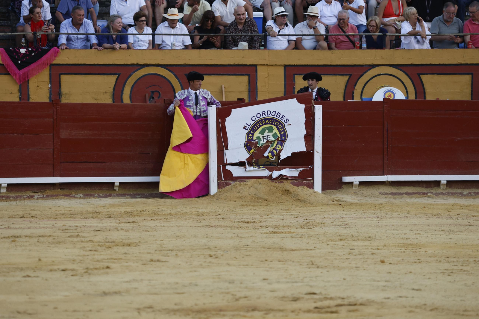Fotos de Perera, Luque y Galván con toros de Fuente Ymbro en la primera corrida de la Feria de Algeciras 2025