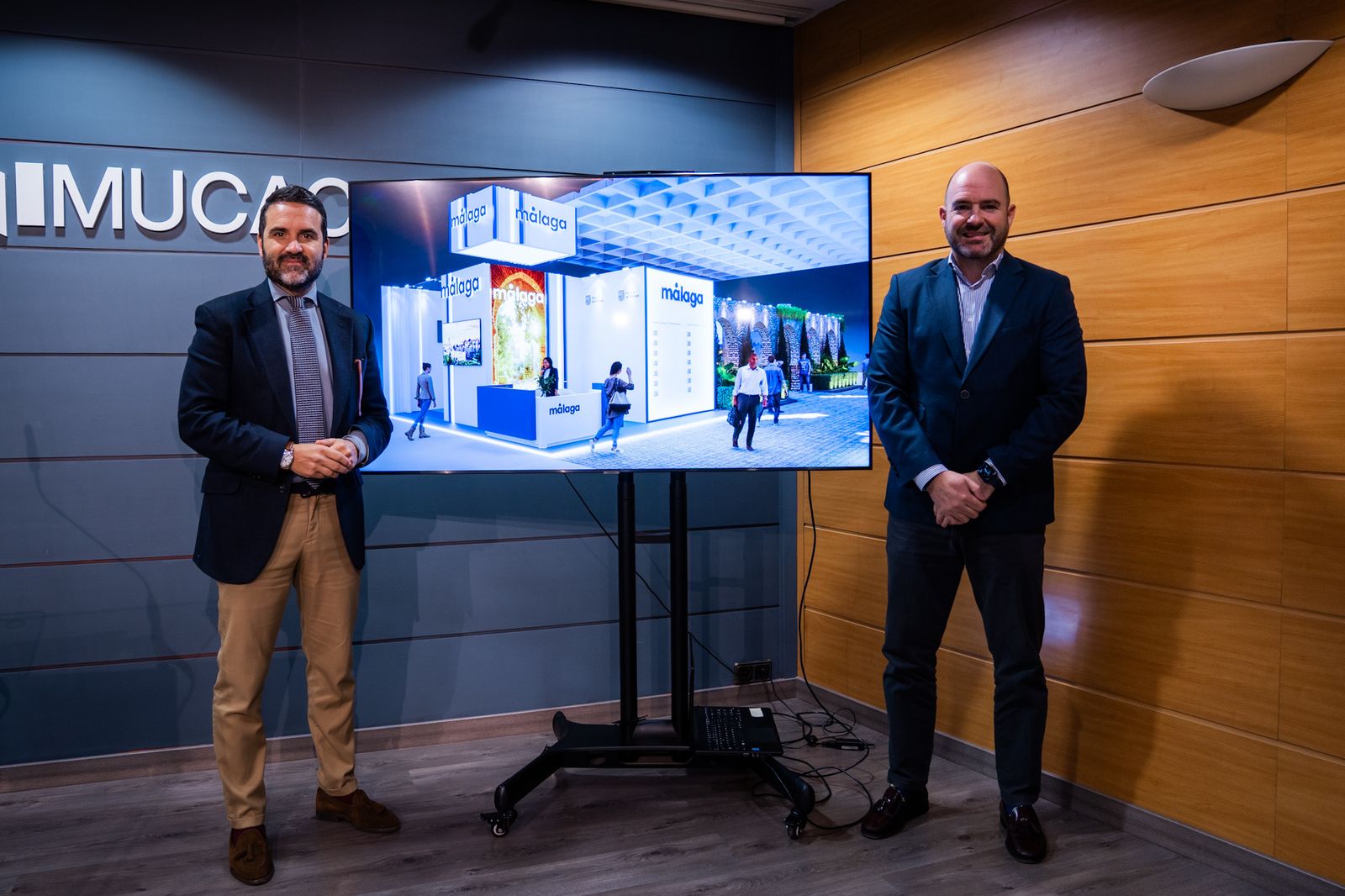 El concejal delegado del Área de Turismo y Promoción de la Ciudad, Jacobo Florido, presenta el stand que Málaga ocupará en Fitur los próximos 21, 22 y 23 de enero