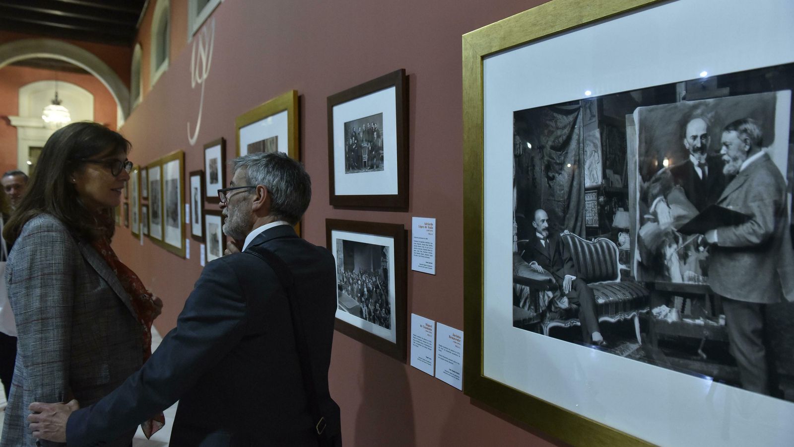 Exposición 'En blanco y negro: otras miradas académicas'.