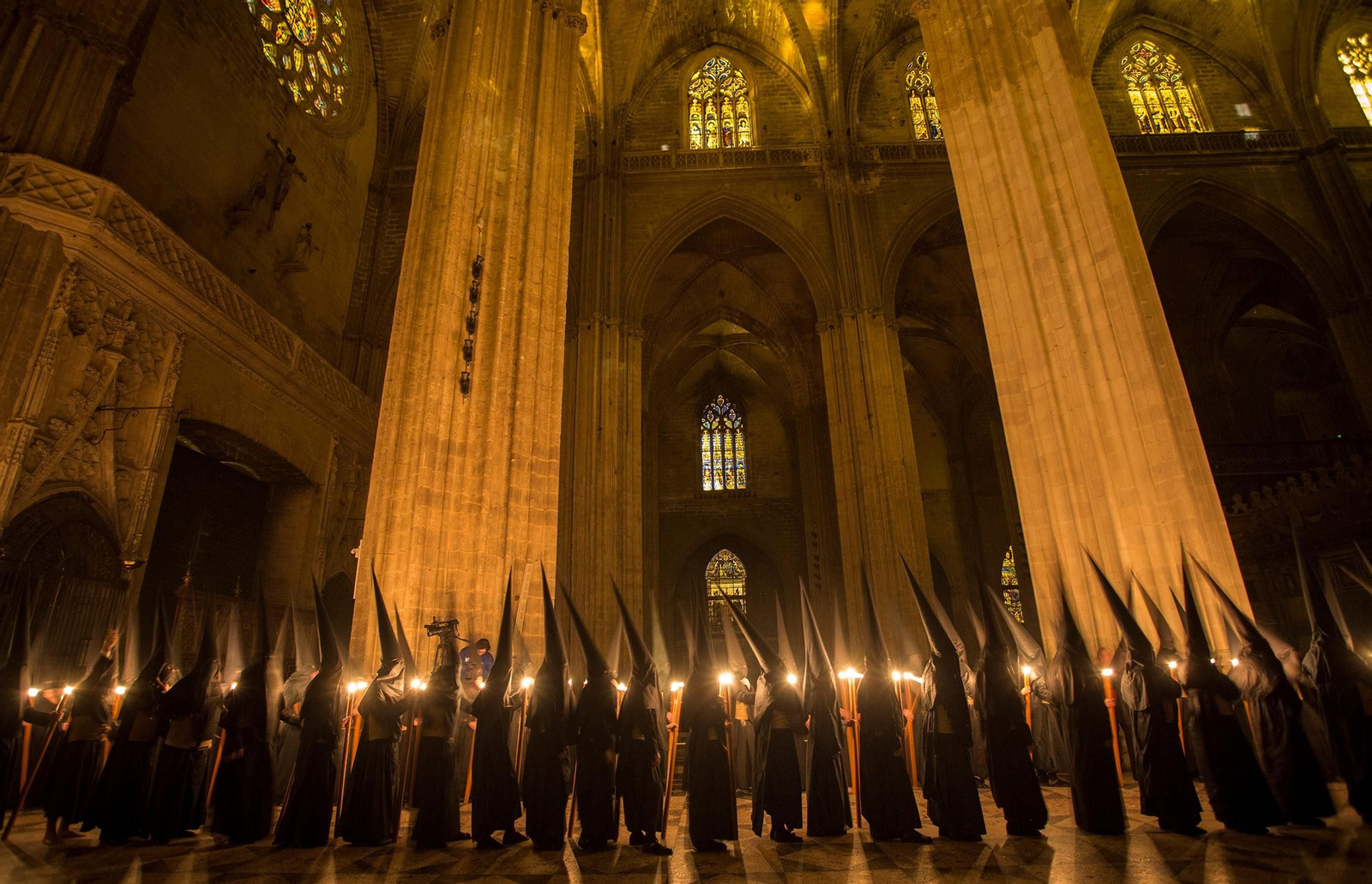 Nazarenos del Gran Poder en la Catedral.