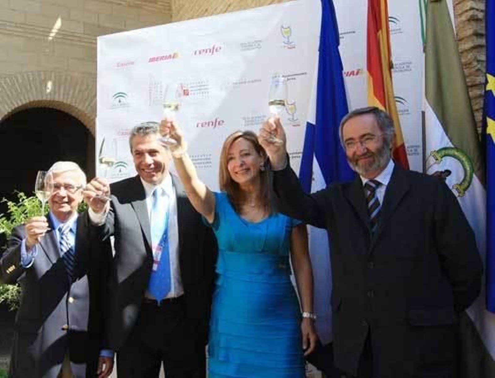 De izquierda a derecha, Rafael Ansón, Pancho Campo, Pilar Sánchez y el delegado de Fomento, Francisco Lebrero, ayer durante la inauguración.  Foto: Juan Carlos Toro