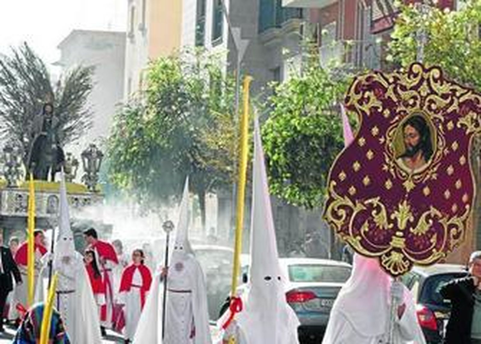 El guión corporativo del Señor de la Victoria precedió al paso de la Borriquita.