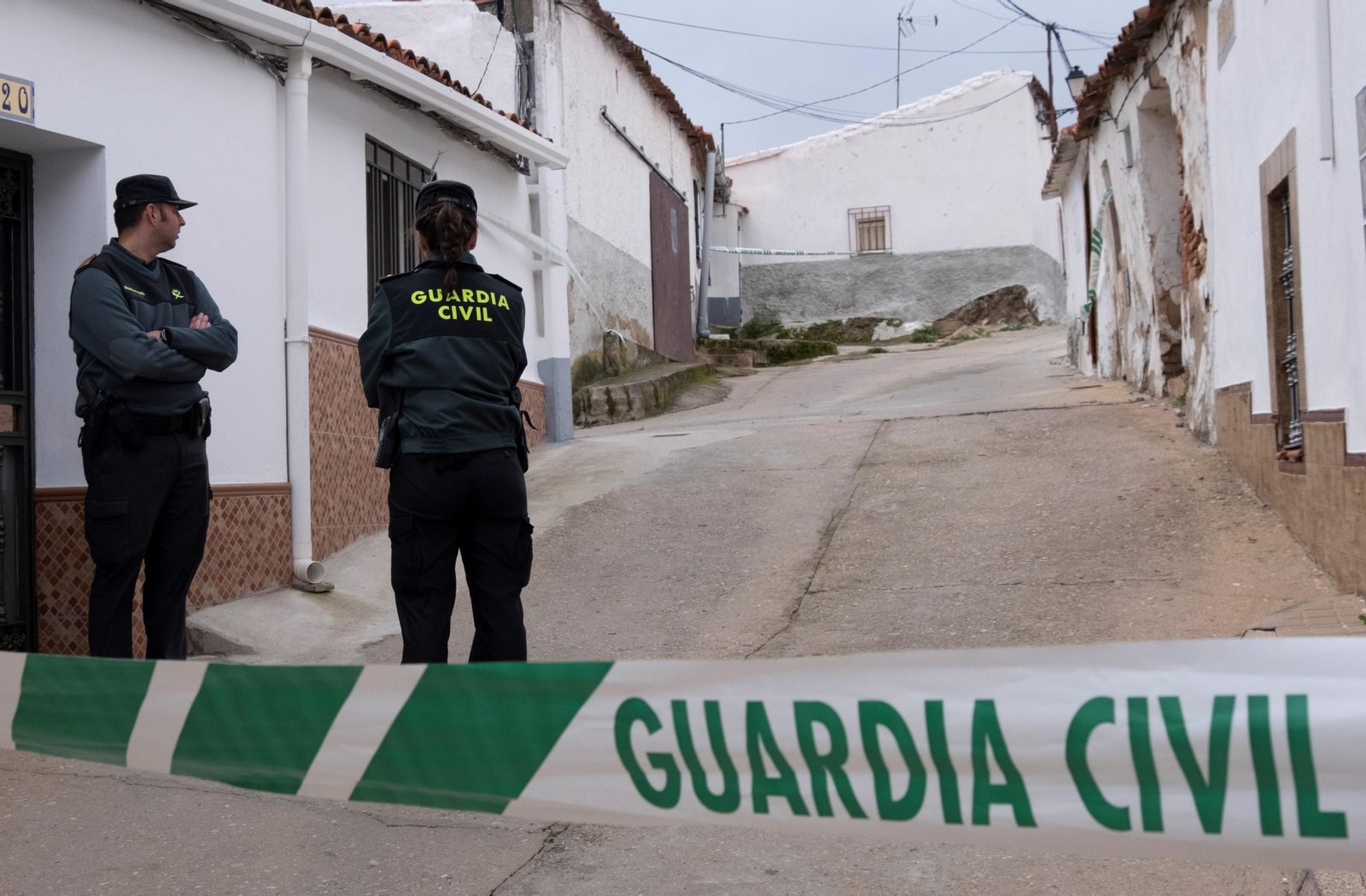 Dispositivo de la Guardia Civil en la mañana de ayer en El Campillo.
