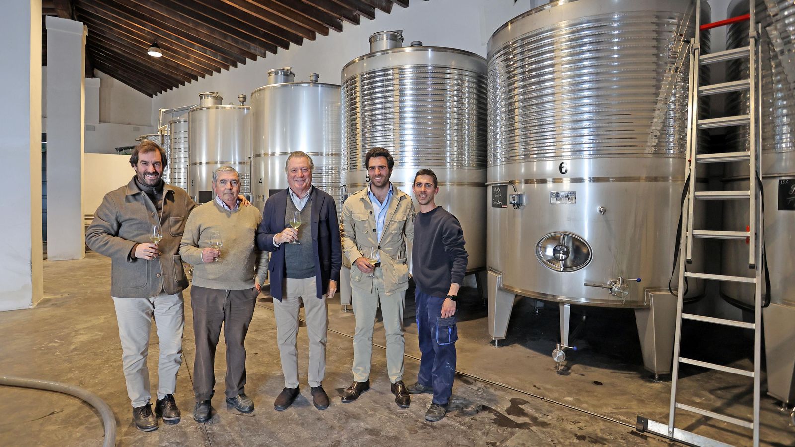La familia Del Río, junto a Miguel Calvo y José Luis Blandino, los capataces. La familia Del Río, junto a Miguel Calvo y José Luis Blandino, los capataces.