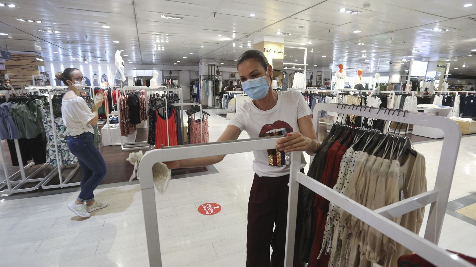 El Corte Inglés de Málaga se prepara para su apertura el lunes, en la fase 2 de la desescalada