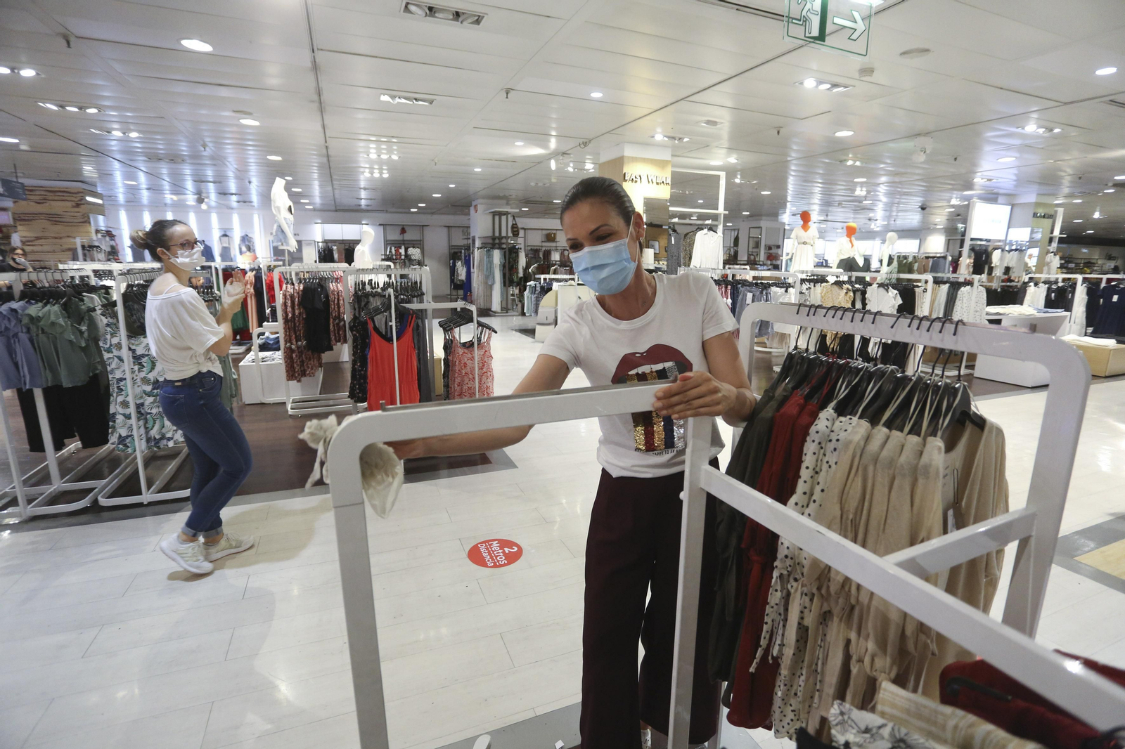 El Corte Inglés de Málaga se prepara para su apertura el lunes, en la fase 2 de la desescalada
