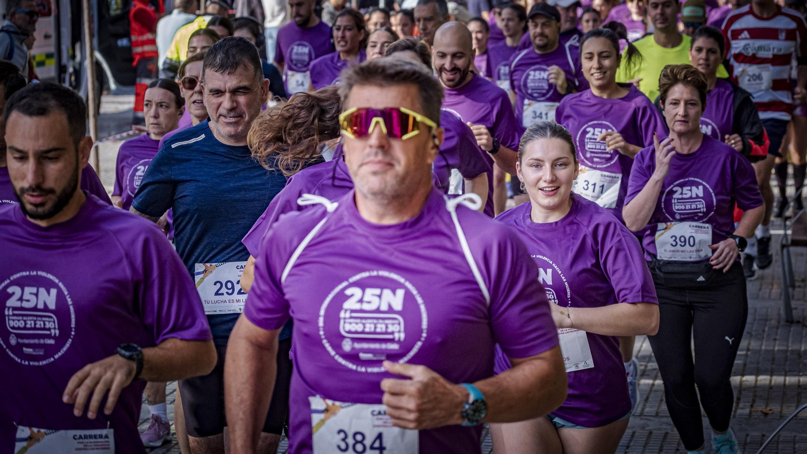 Búscate entre las imágenes de la III Carrera de Cádiz por la Eliminación de la Violencia contra las Mujeres