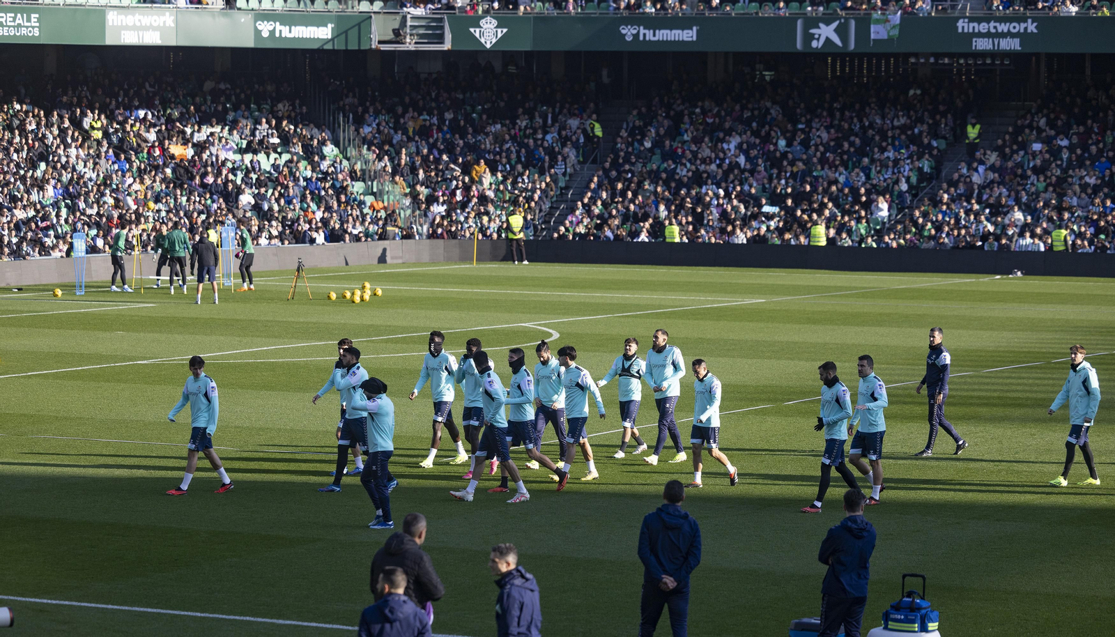 El entrenamiento del Betis a puerta abierta, todas las fotos
