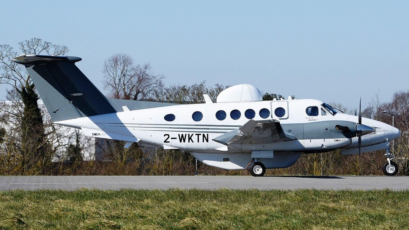 El Beechcraft 200 Super King Air, de la compañía DEA Specialised Airborne Operations, con registro 2-WKTN, especializado en la adquisición de datos aéreos.