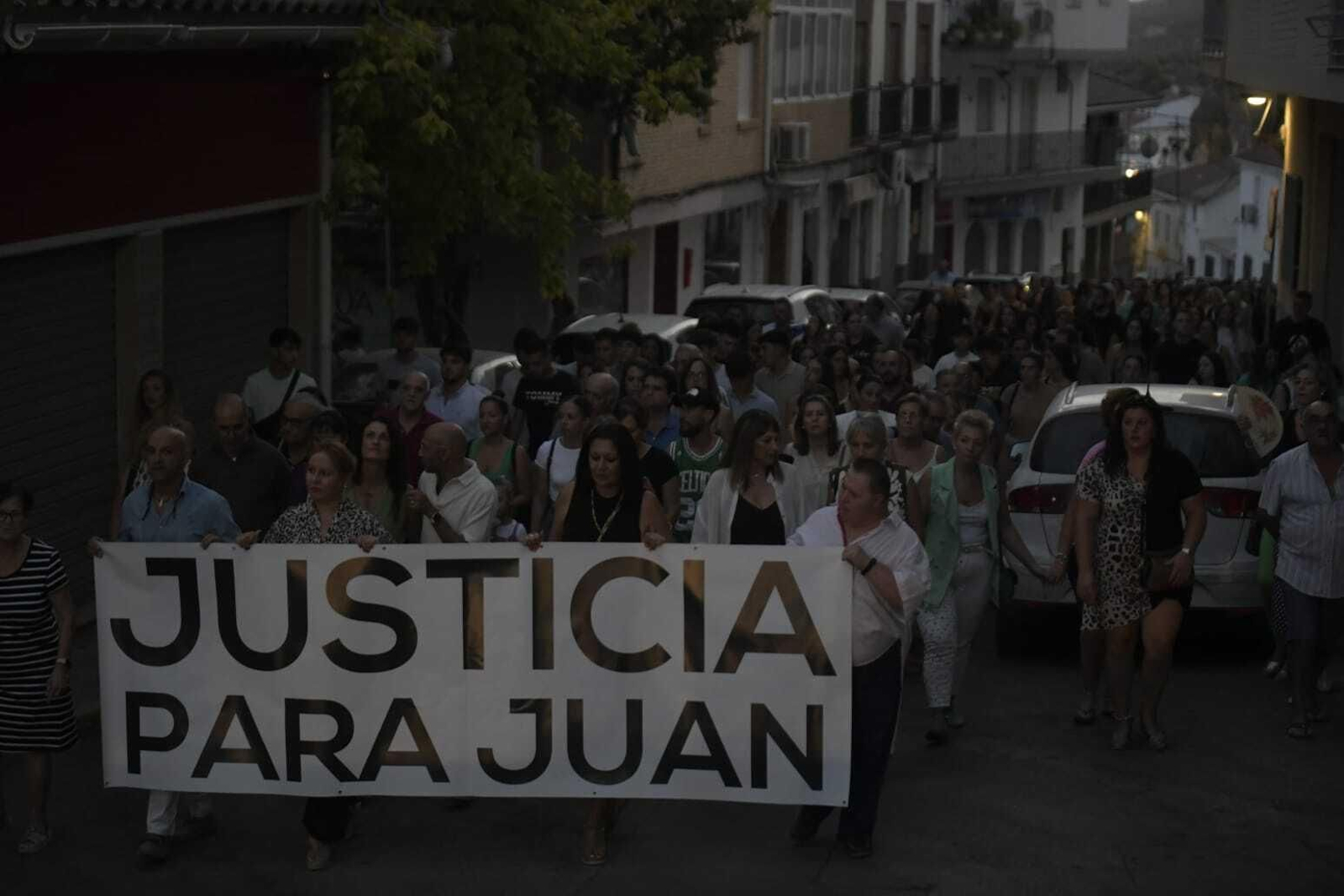 Íllora sale a la calle en busca de justicia para Juan tras un año de su muerte