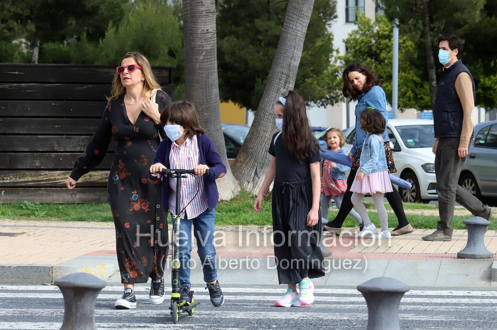 Imágenes del primer día de la salida de niños a la calle en el estado de alarma por coronavirus
