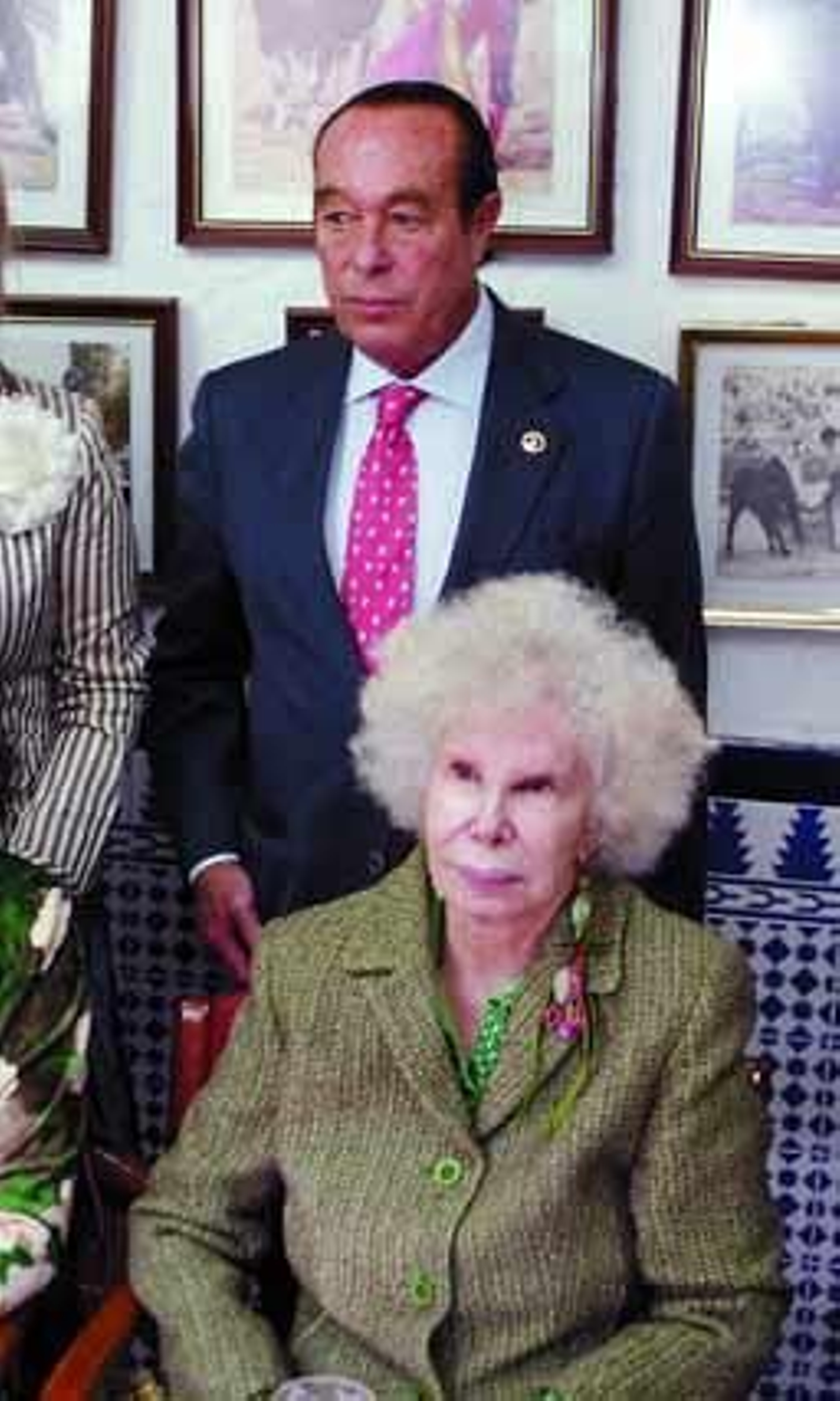 Cayetana junto a su amigo Curro Romero.