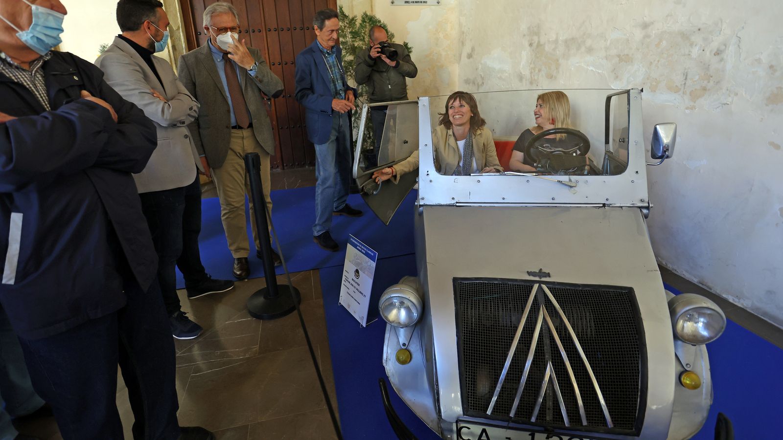 Exposición de motos clásicas en los Claustros