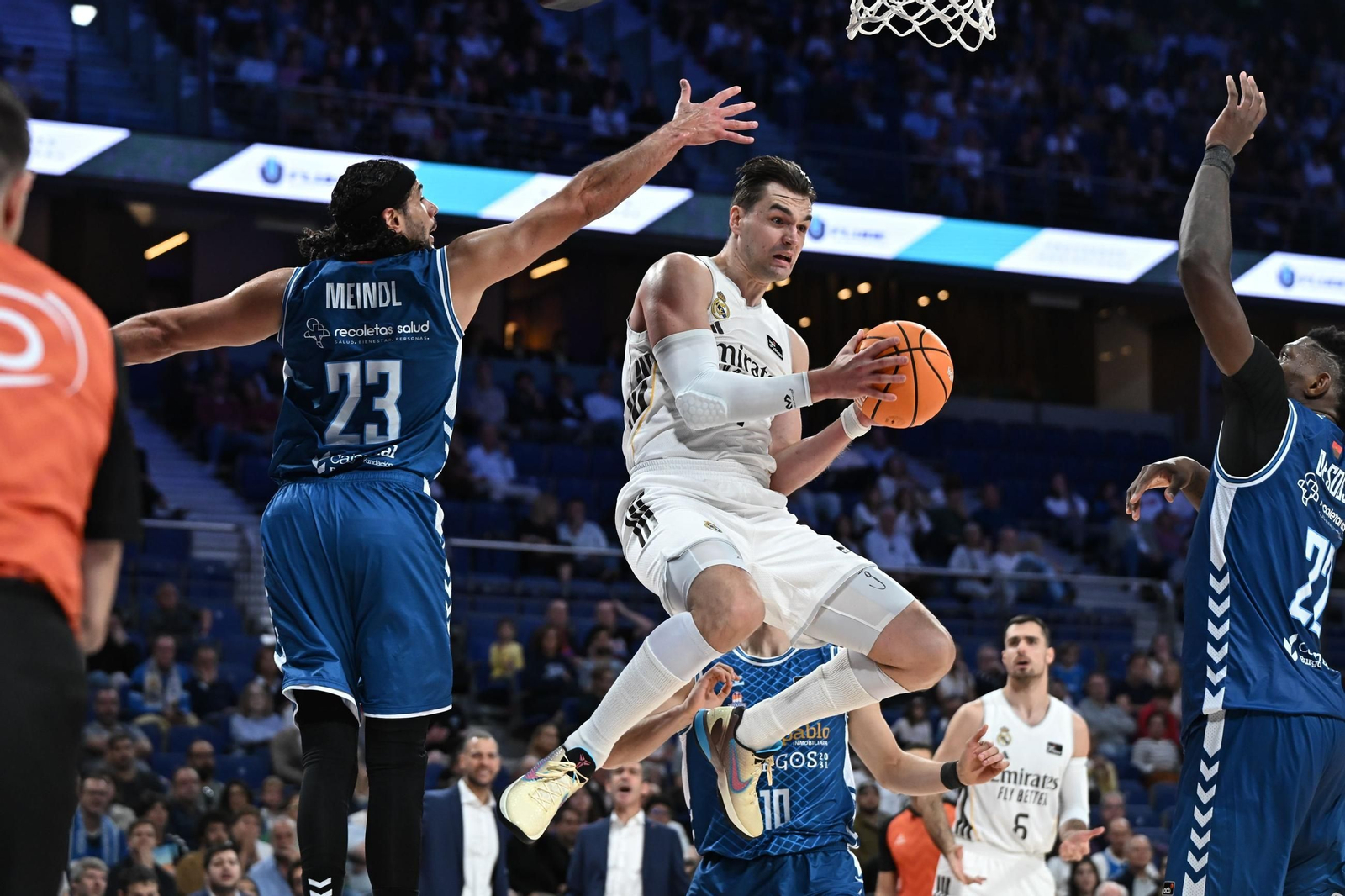 Yannick Nzosa, siete puntos en siete minutos ante el Real Madrid