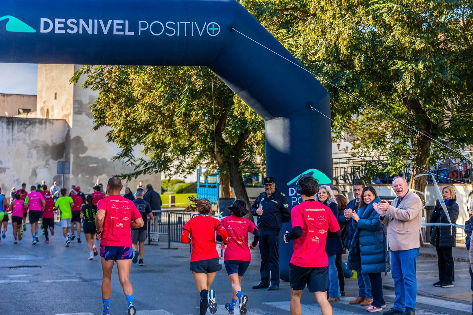 Gran ambiente en la Carrera Solidaria de la Divina Pastora en San Fernando