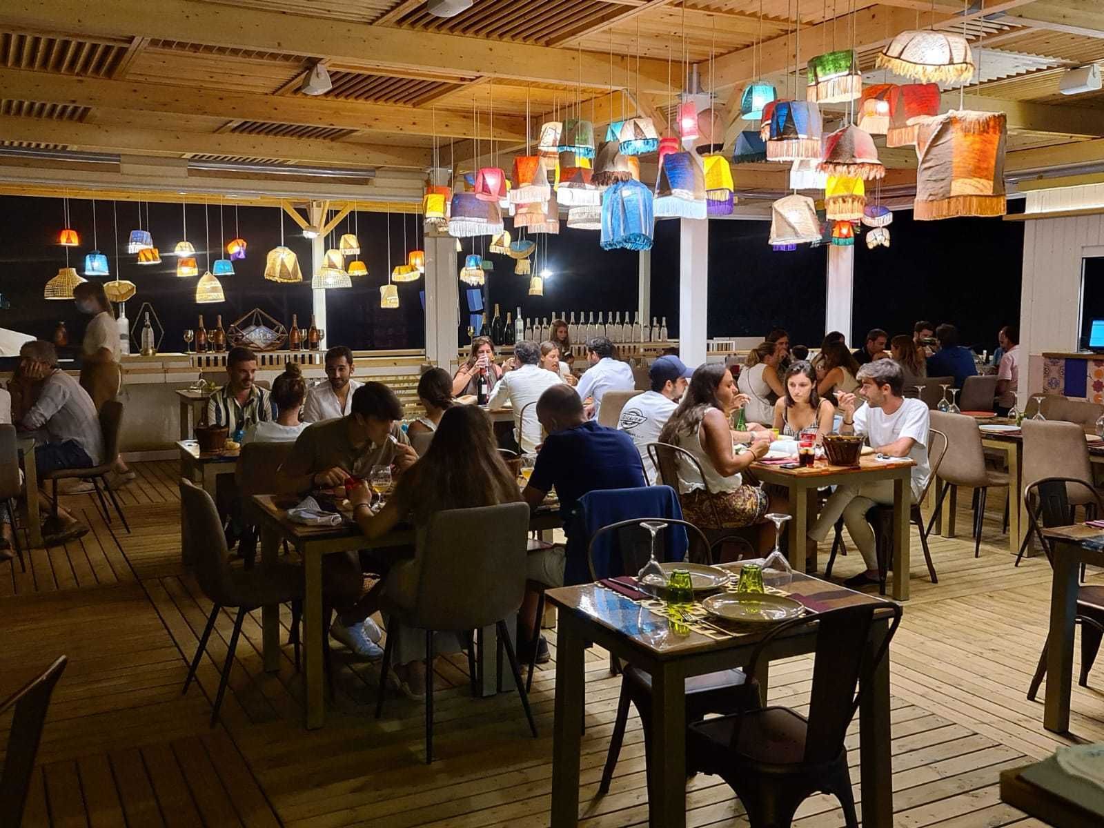 El chiringuito estrella de Chiclana es el Arena Bay Club de Mar.