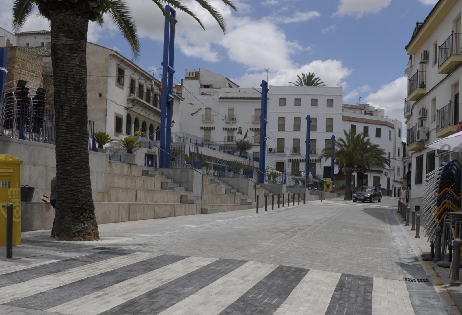 Una calle desierta de Castro del Río.