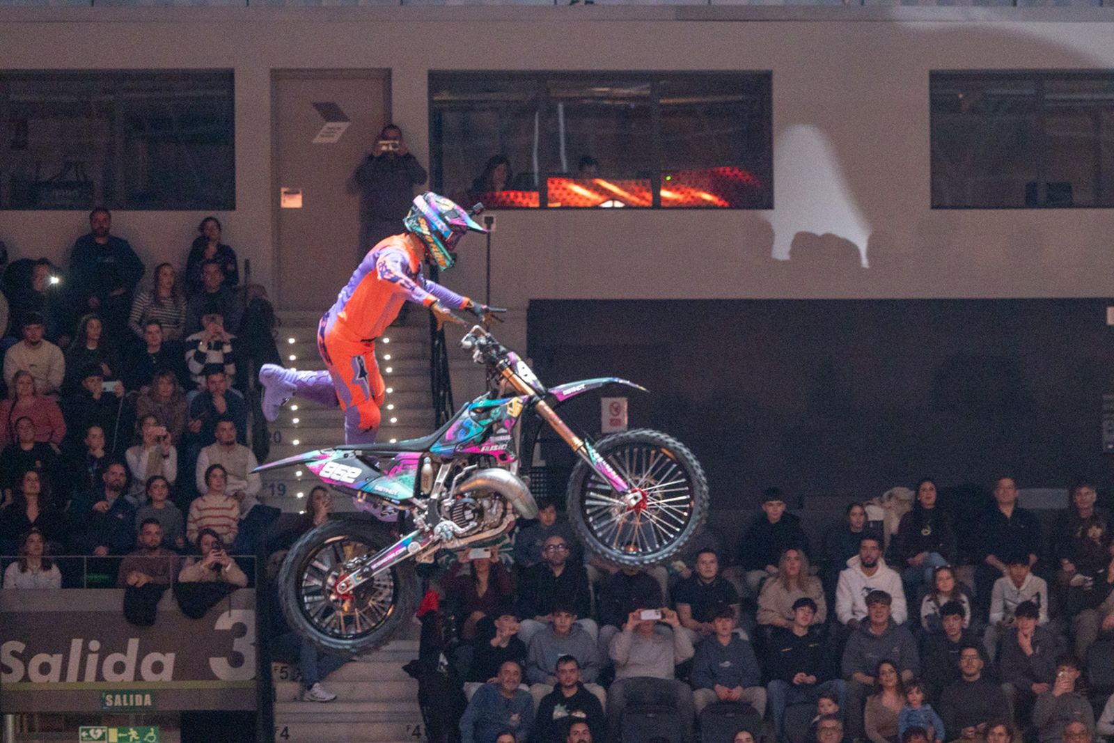 En imágenes: el Olivo Arena vibra con piruetas y motor en estado puro en el Soloflow Freestyle (1)