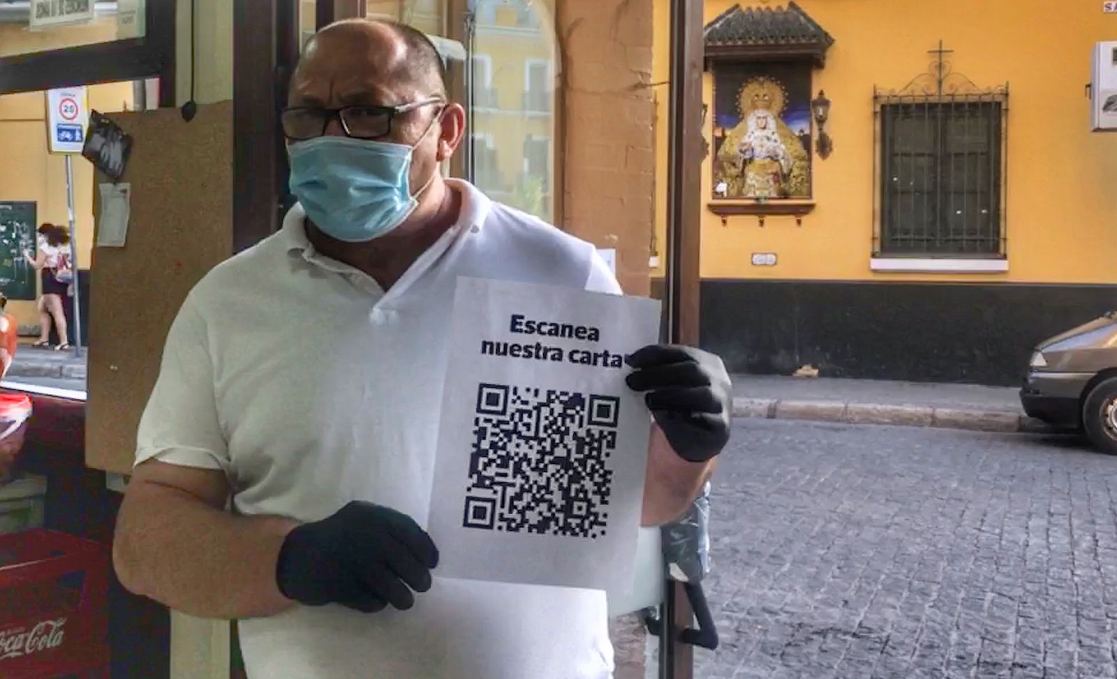 Rafaelillo, camarero del bar Esperanza.