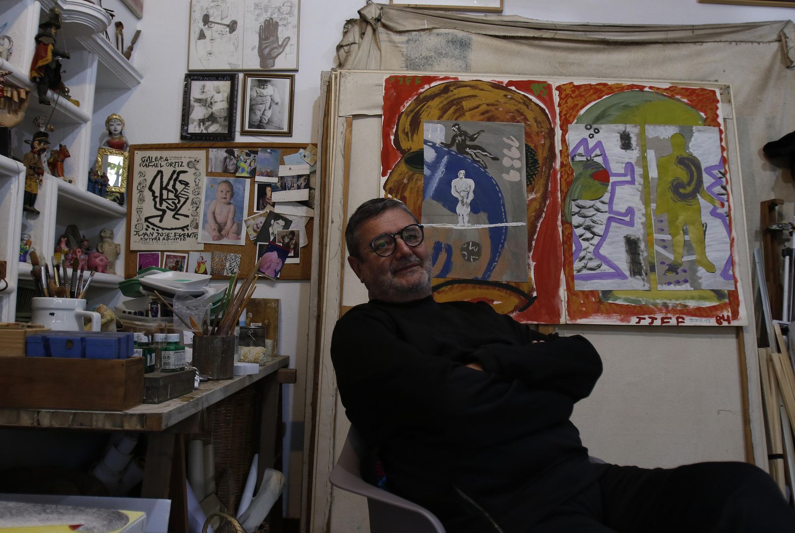 Juan José Fuentes en su estudio sevillano.