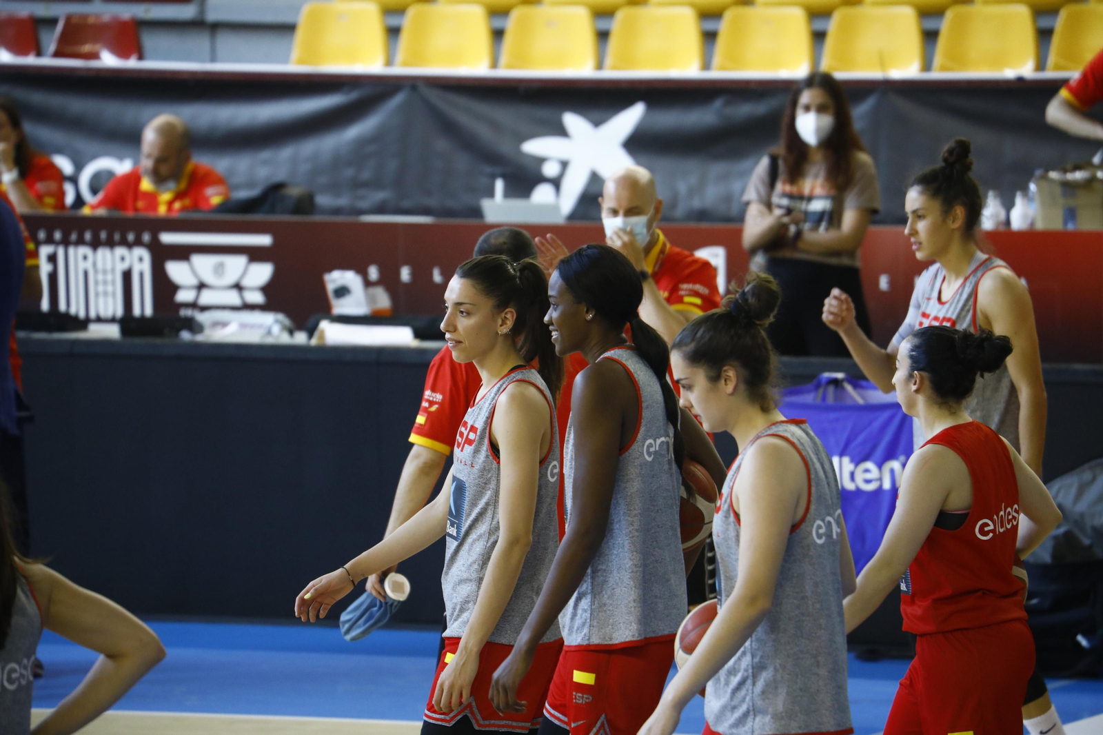 Las fotos del primer entrenamiento de la selección española femenina de baloncesto en Córdoba