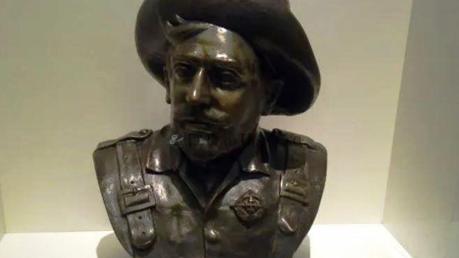 Busto de Eloy Gonzalo en el Museo del Ejército.