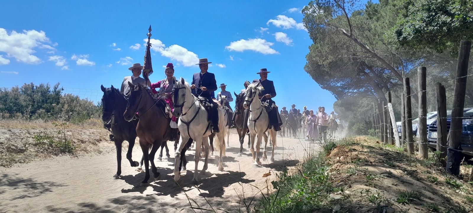 Imágenes de la llegada a la Aldea y presentación de la Hermandad del Rocío de Jerez