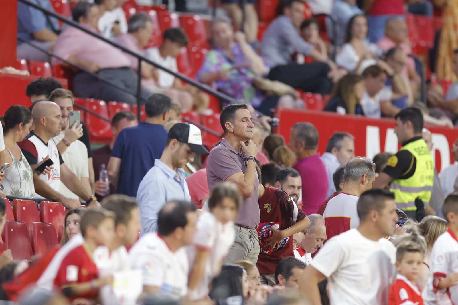 Búscate en las fotos del Sevilla fc-Girona