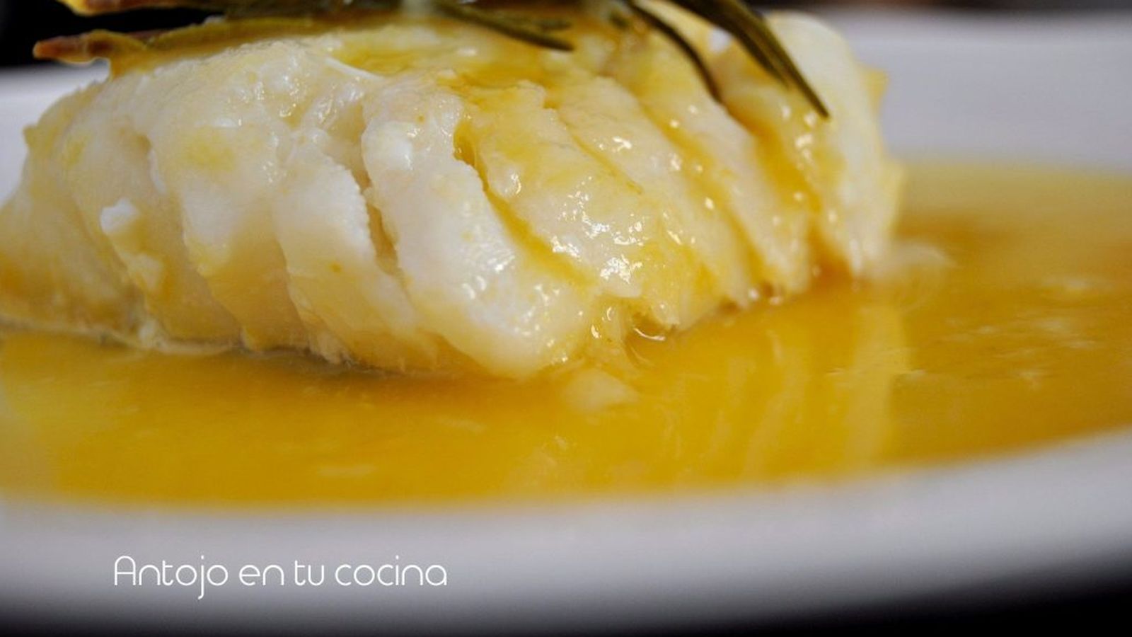 Merluza en salsa de miel y mostaza.