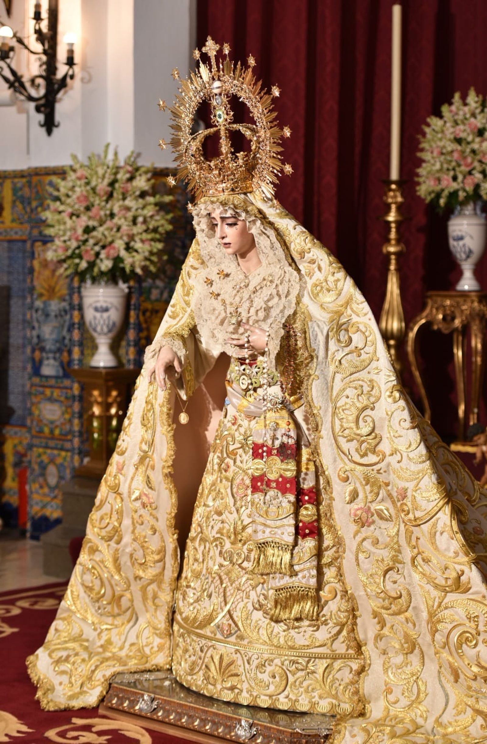 La Virgen de la Salud para el besamanos