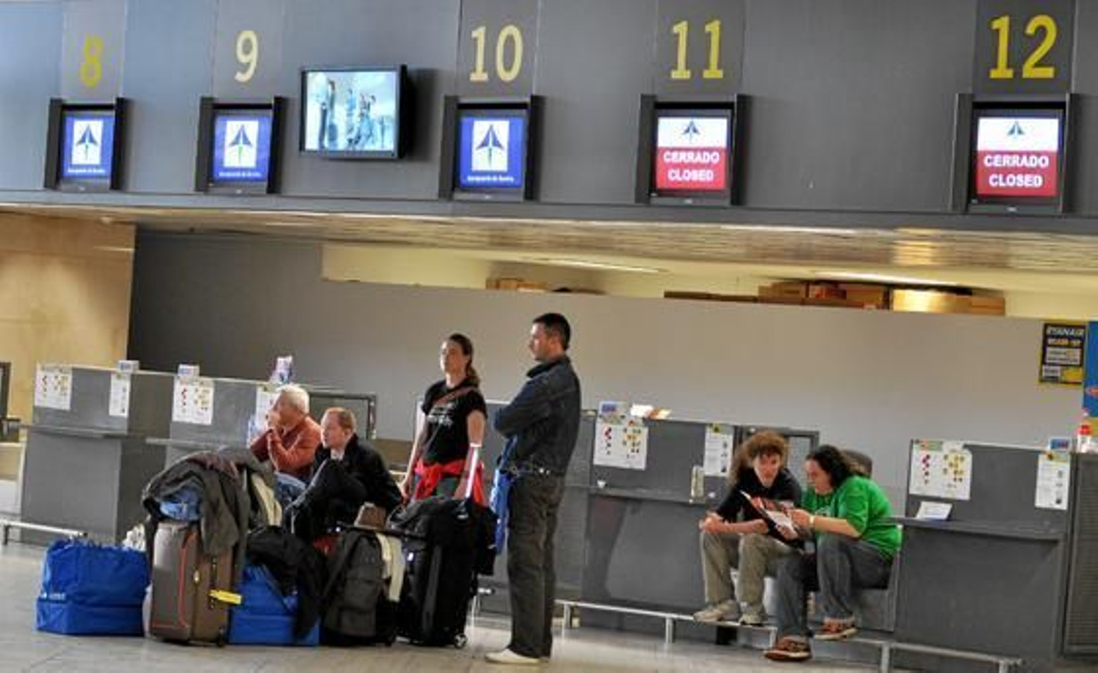 Desesperación y largas colas en San Pablo por el cierre de aeropuerto.

Foto: Manuel G?Manuel Gómez