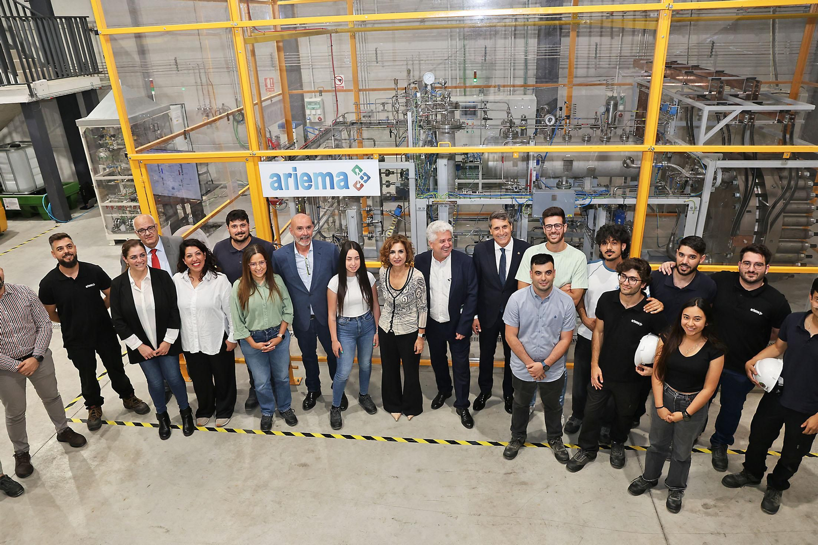 Imágenes de la visita de María Jesús Montero a la empresa Ariema Enerxía