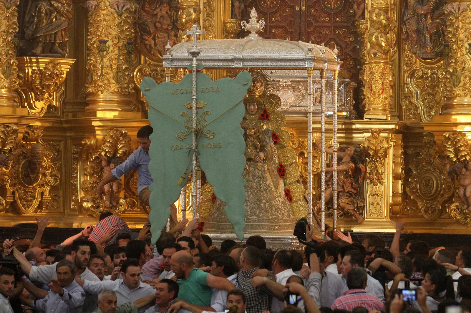 Salto a la reja de los almonteños.