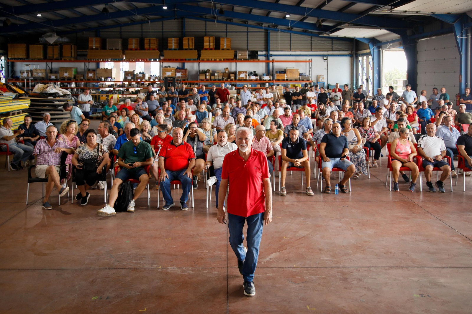 Antonio López junto a los asistentes a la reunión de la CUCN.