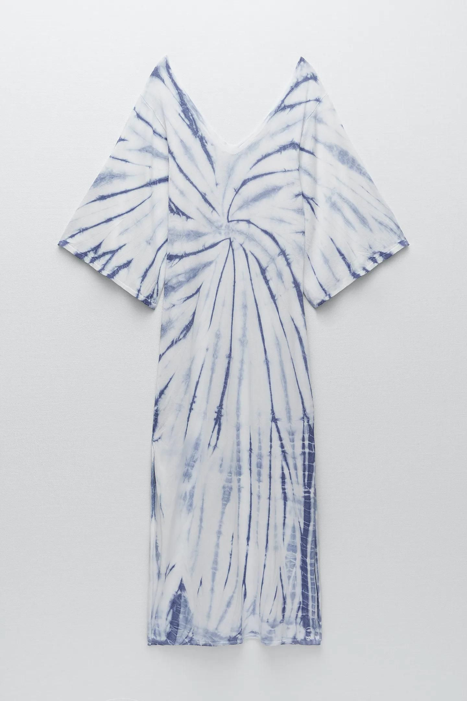 Vestido con estampado tie dye de Zara.