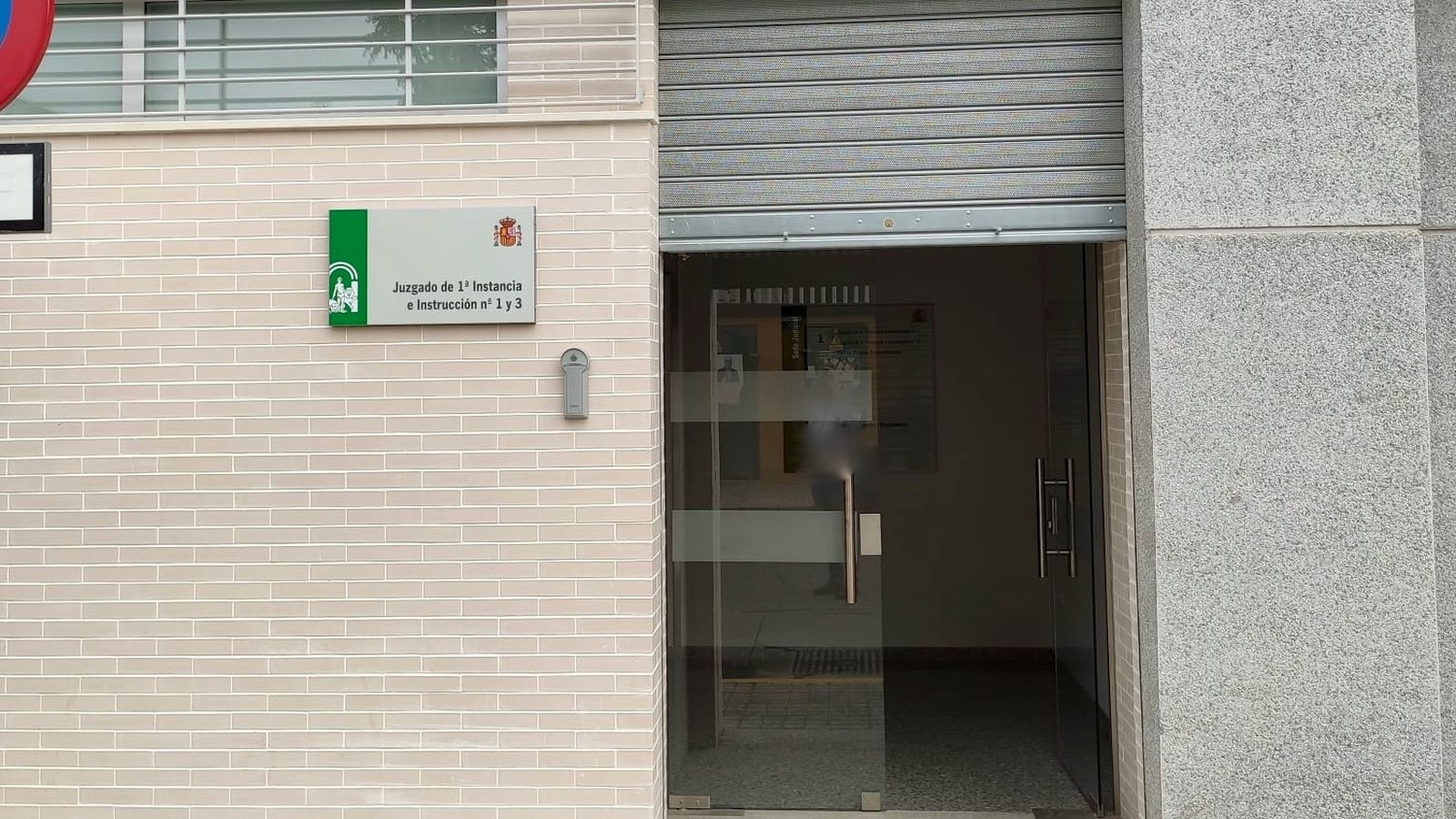 Entrada a la nueva sede judicial