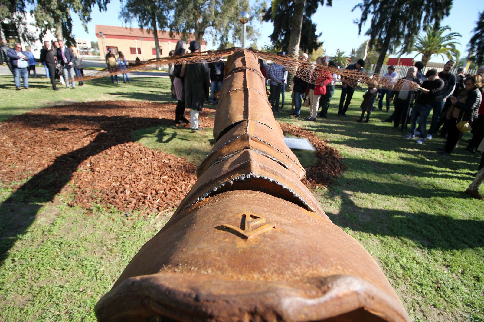 Inauguración de la escultura del artista onubense Víctor Pulido 'Imago', en imágenes