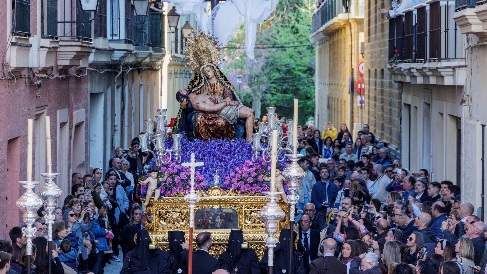 El paso de Nuestra Señora de las Angustias.