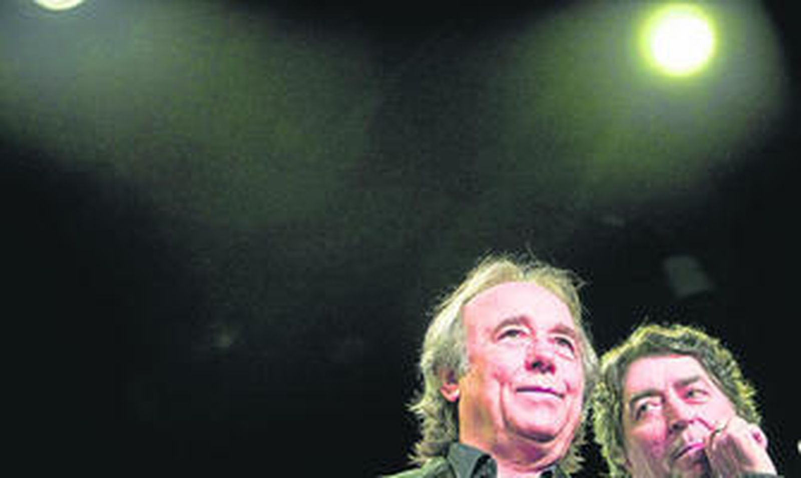 Serrat y Sabina, durante su último concierto en Córdoba.