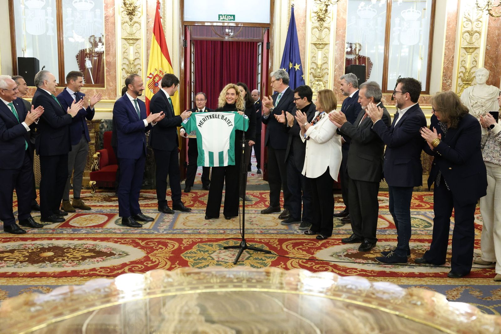 Las imágenes del recibimiento al Real Betis en el Congreso de los Diputados