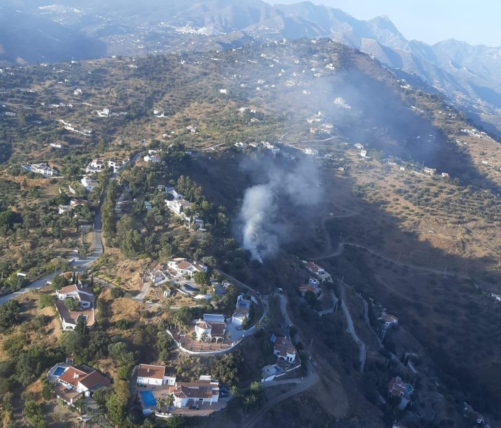 Incendio controlado en Sayalonga