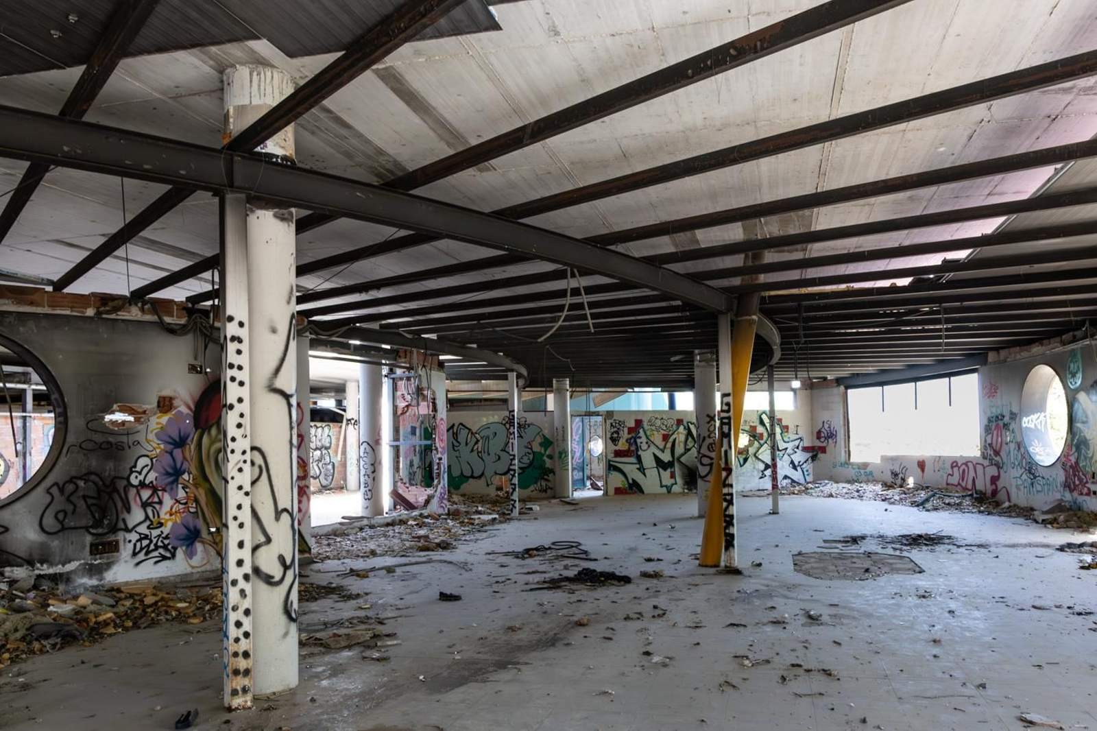 Este es el lamentable estado que presenta el parque acuático de Jaén en 2024