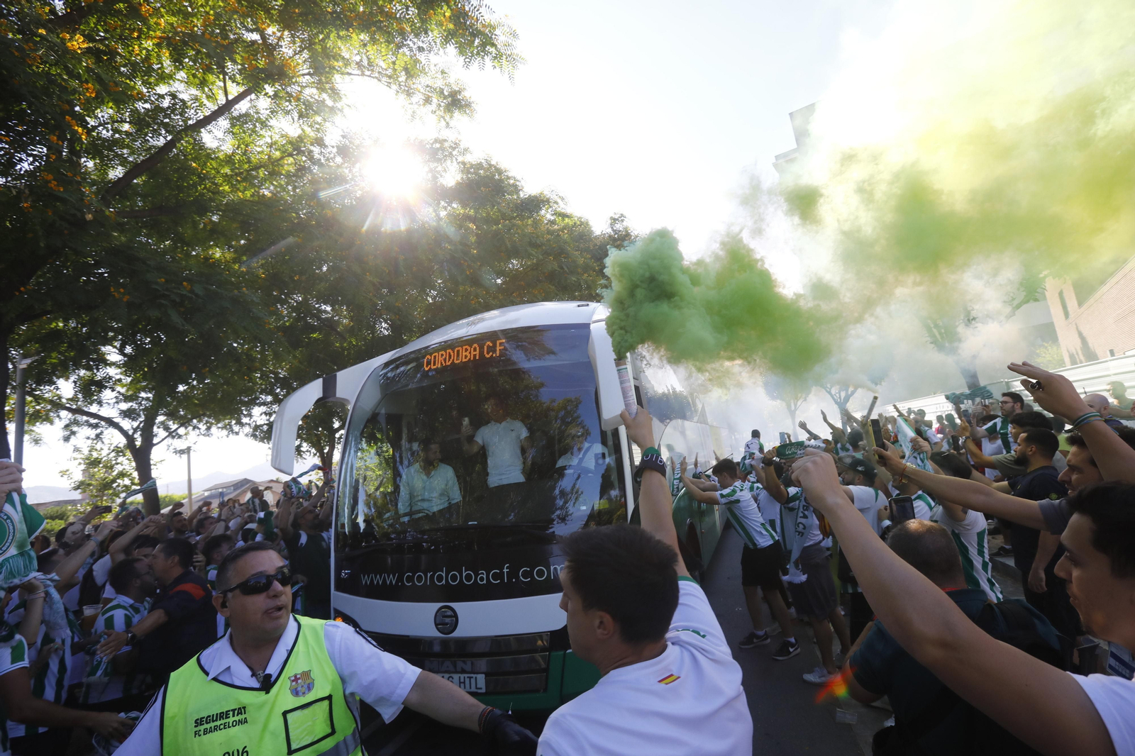 Las mejores fotos de la afición del Córdoba CF en la previa del partido ante el Barcelona Atlètic