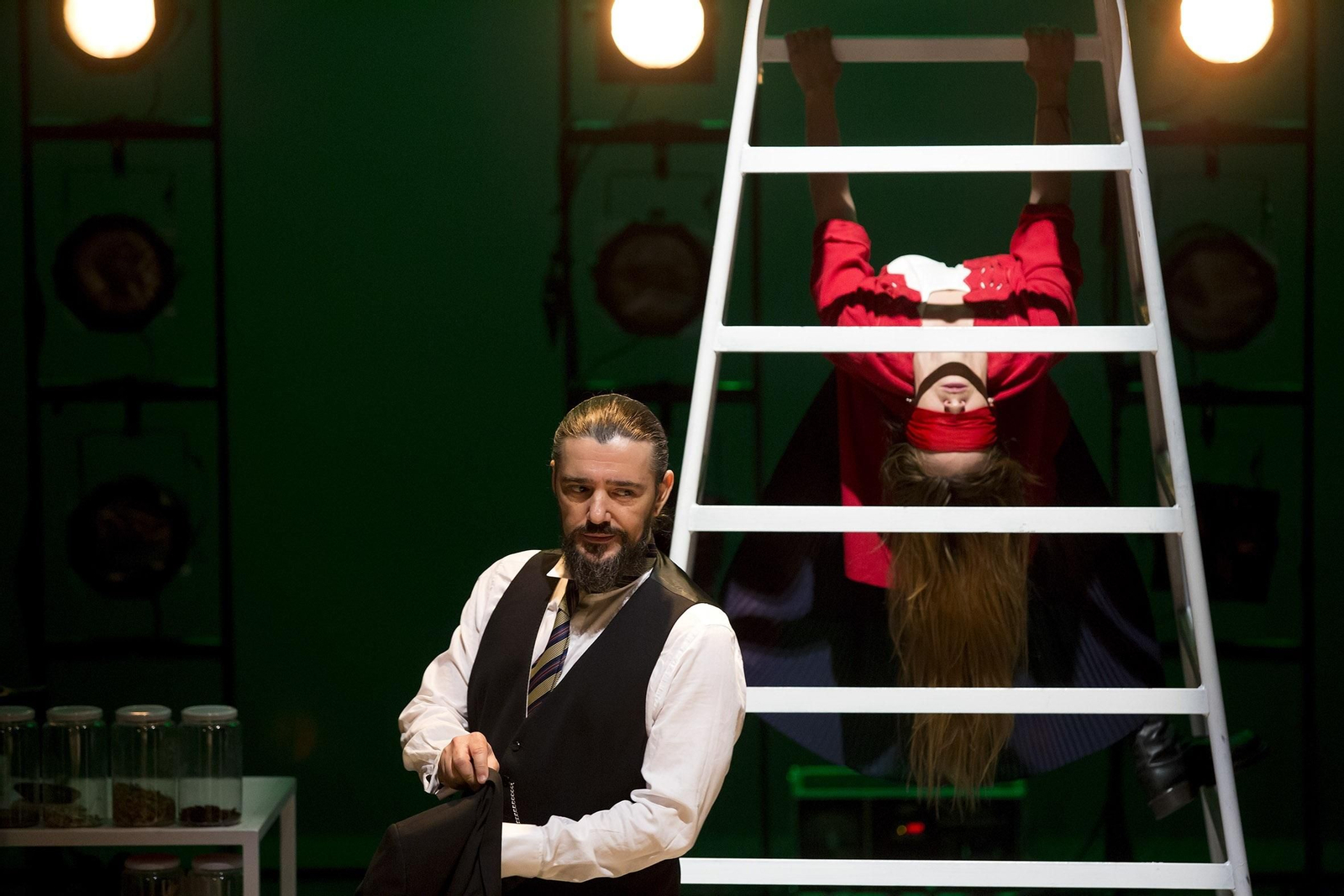 Representación de 'Múltiple' en el Teatro Echegaray.