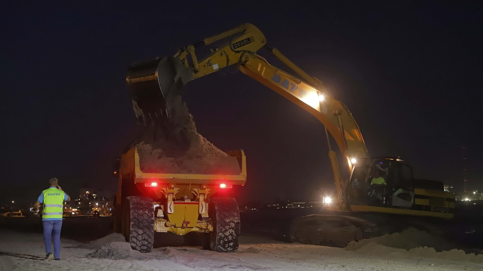 Fotos del trasvase de arena en El Rinconcillo