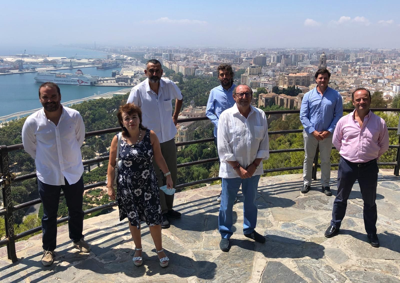 Antonio Villalba junto a otros veterinarios que le acompañan en la candidatura