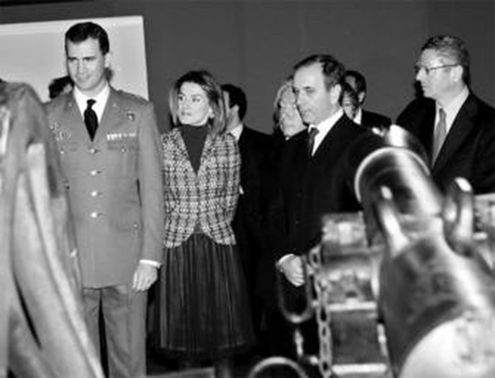 Los Príncipes de Asturias, el ministro de Defensa y el alcalde de Madrid, en la inauguración.