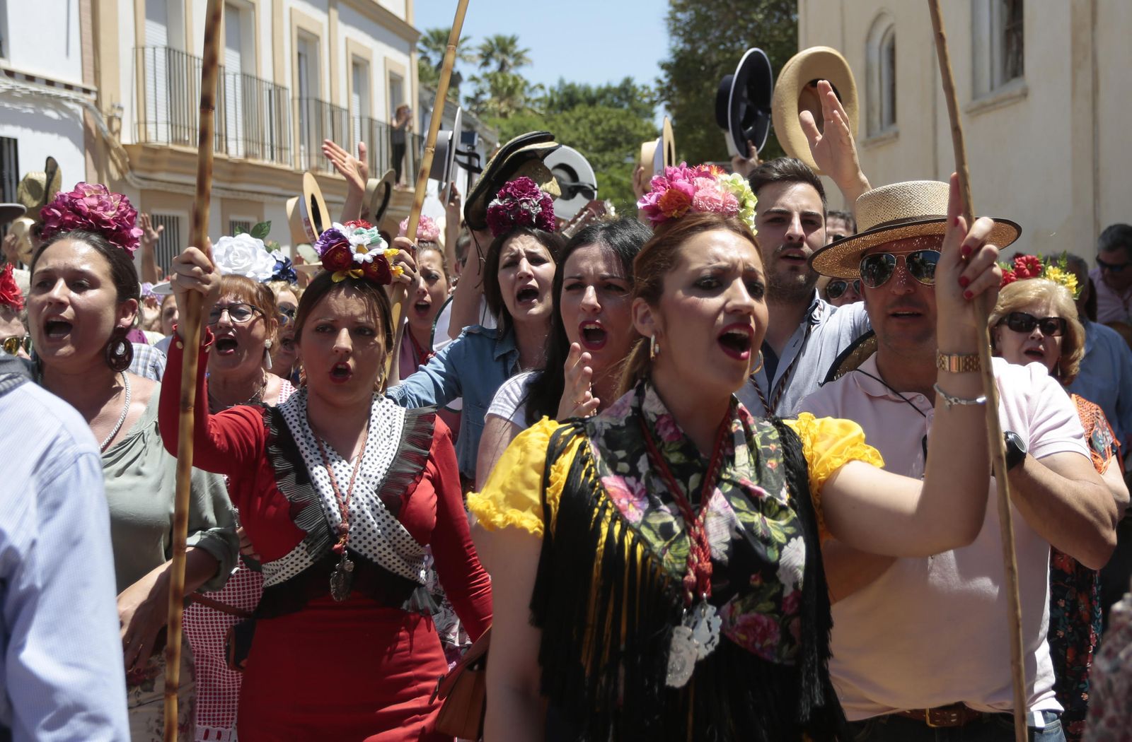 Paso de las hermandades por Villamanrique
