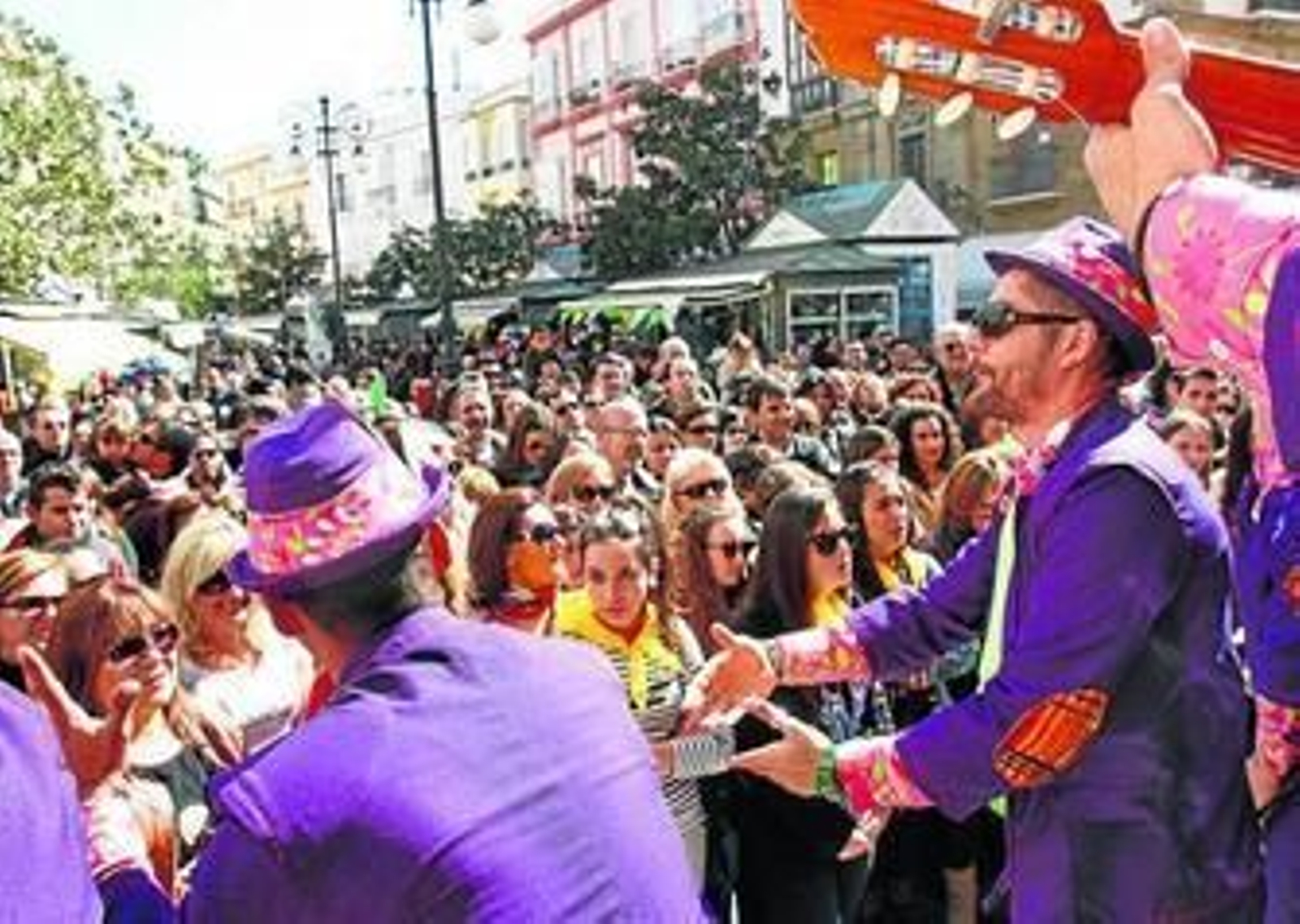 El Carnaval Chiquito congregó a numerosas personas el pasado domingo por las calles del centro.