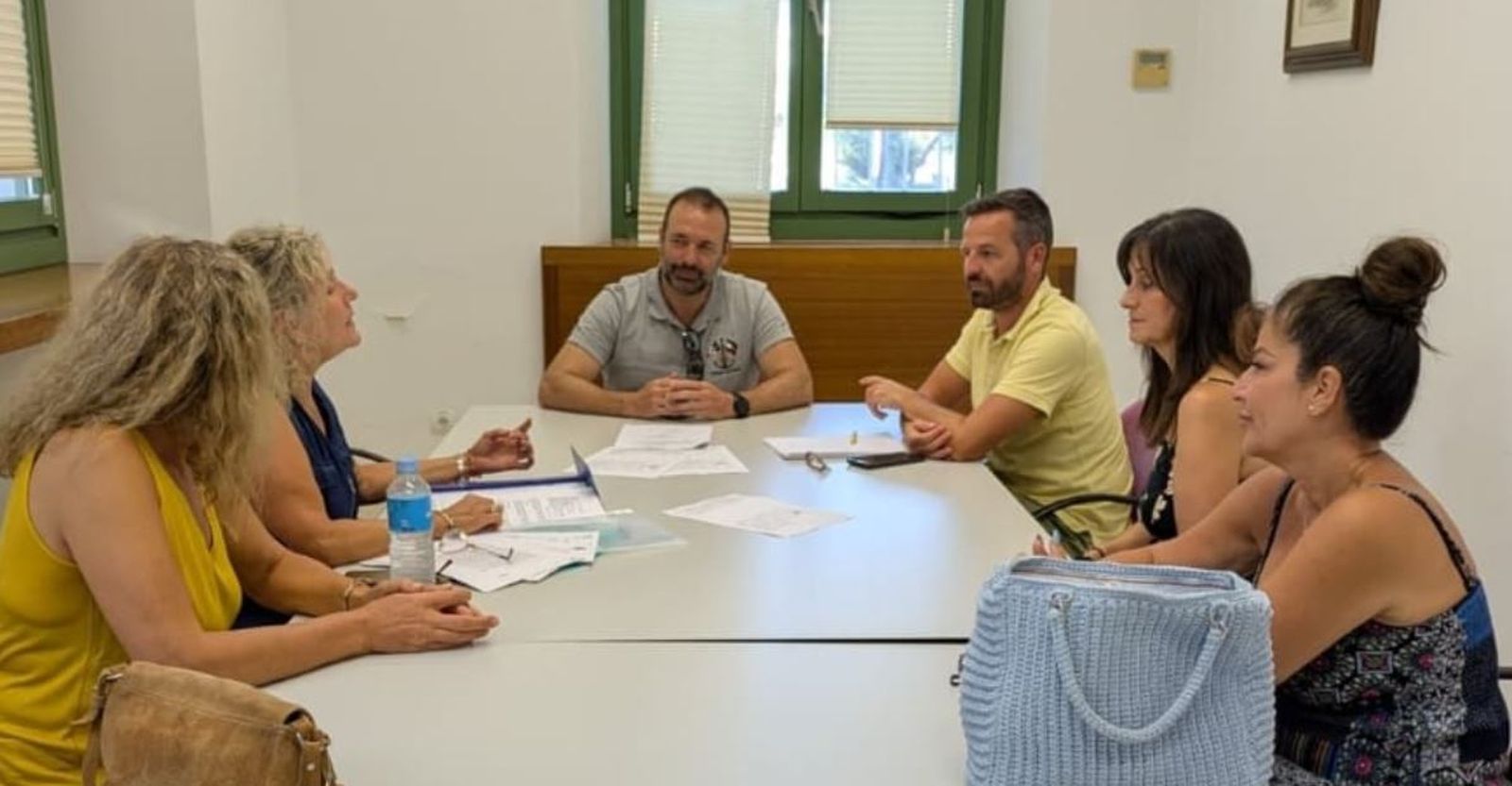 Una imagen de la reunión con trabajadoras del servicio.